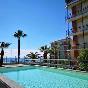 https://hotel-lungomare.hotelitalianriviera.com